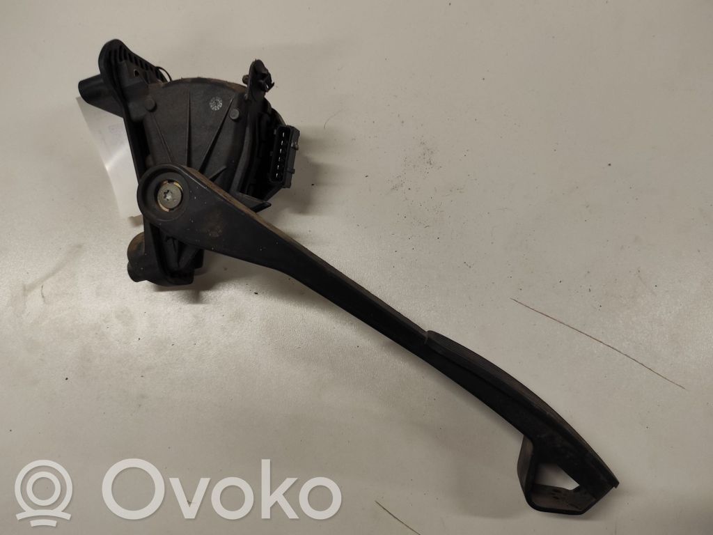 Volvo V70 Accelerator throttle pedal 