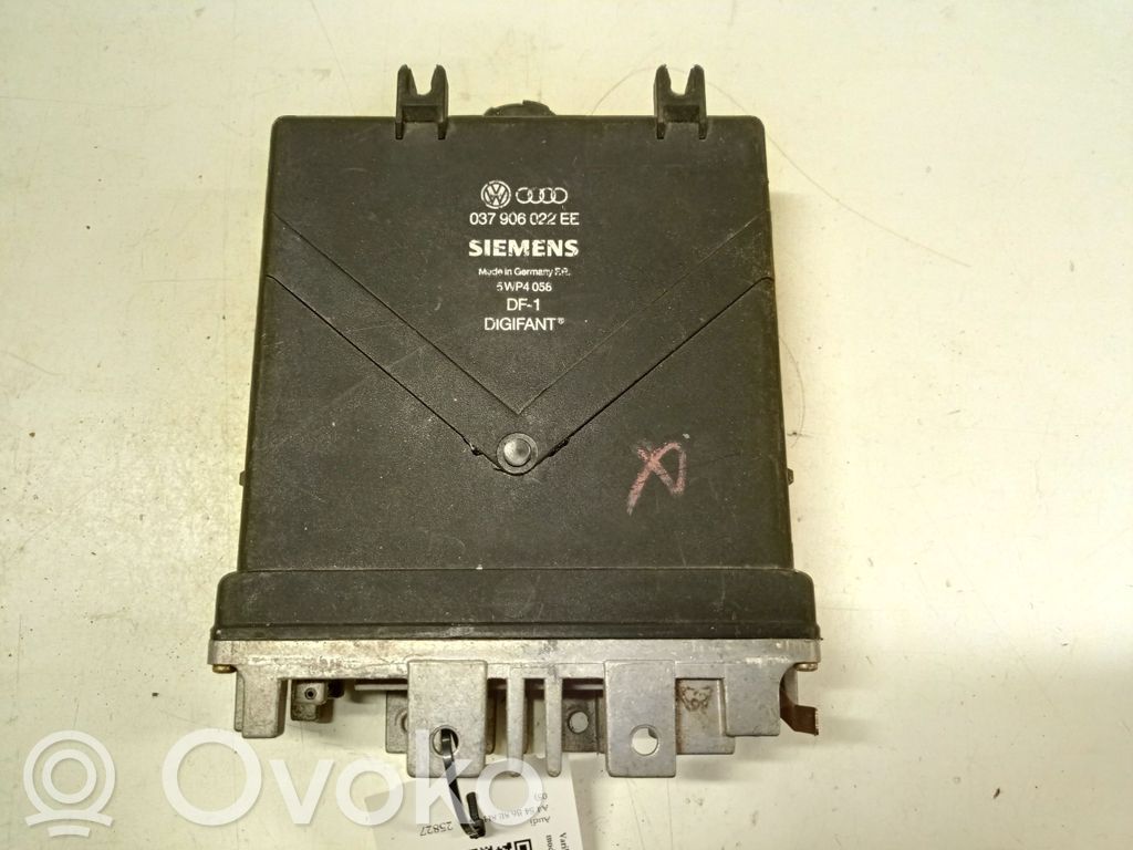 Audi A4 S4 B6 8E 8H Variklio valdymo blokas 