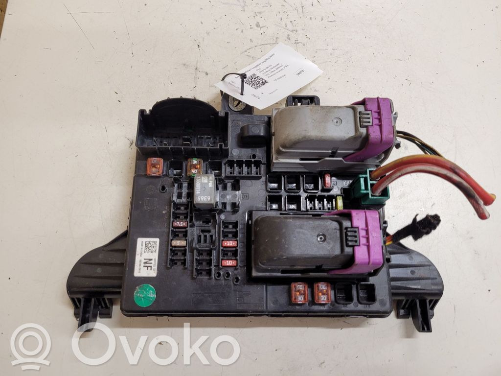 Opel Insignia A Saugiklių blokas 