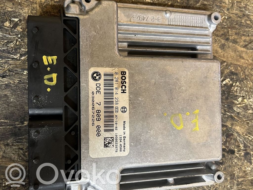 BMW 5 E60 E61 Variklio valdymo blokas 