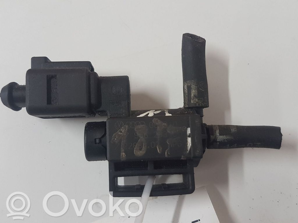 Volkswagen PASSAT B6 Zawór podciśnienia / Elektrozawór turbiny 