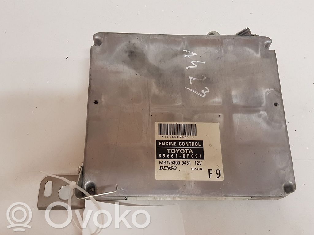 Toyota Corolla Verso AR10 Variklio valdymo blokas 