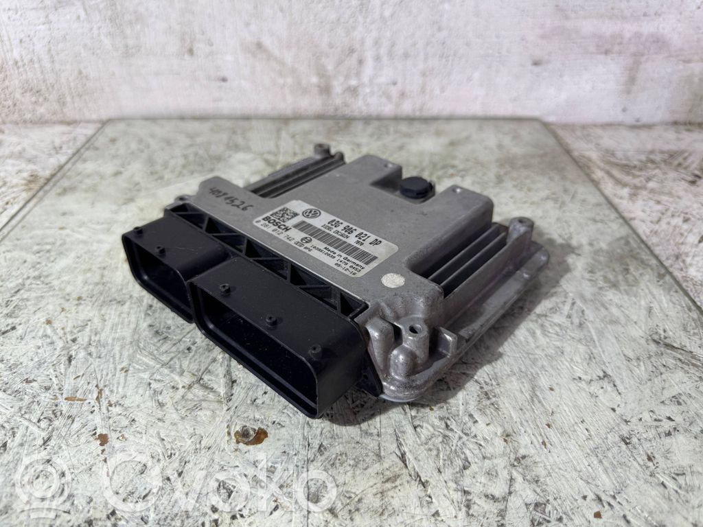 Volkswagen PASSAT B6 Engine control unit/module 