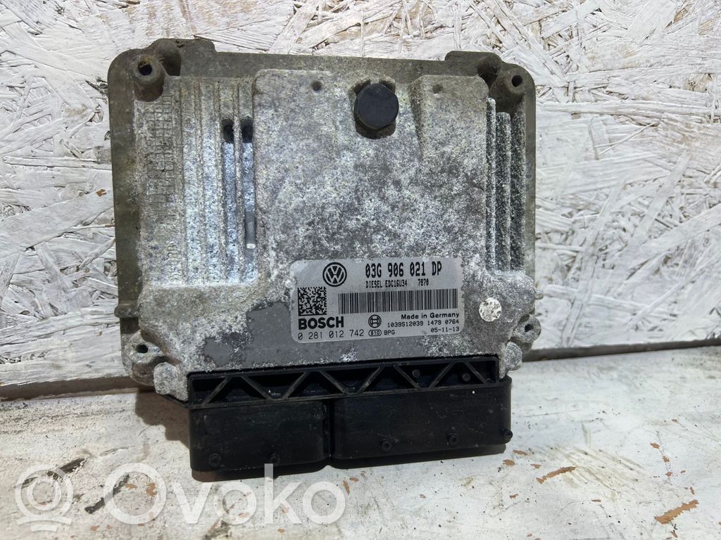 Volkswagen PASSAT B6 Engine control unit/module 