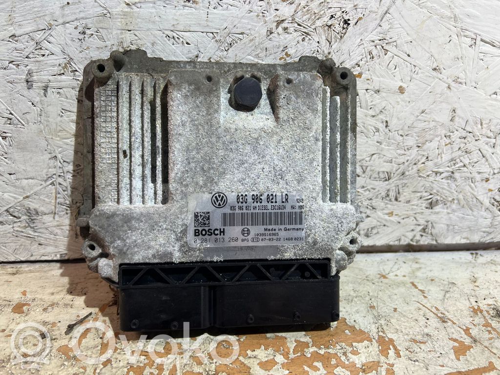 Volkswagen PASSAT B6 Engine control unit/module 
