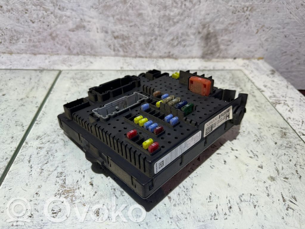 Volvo XC90 Fuse module 