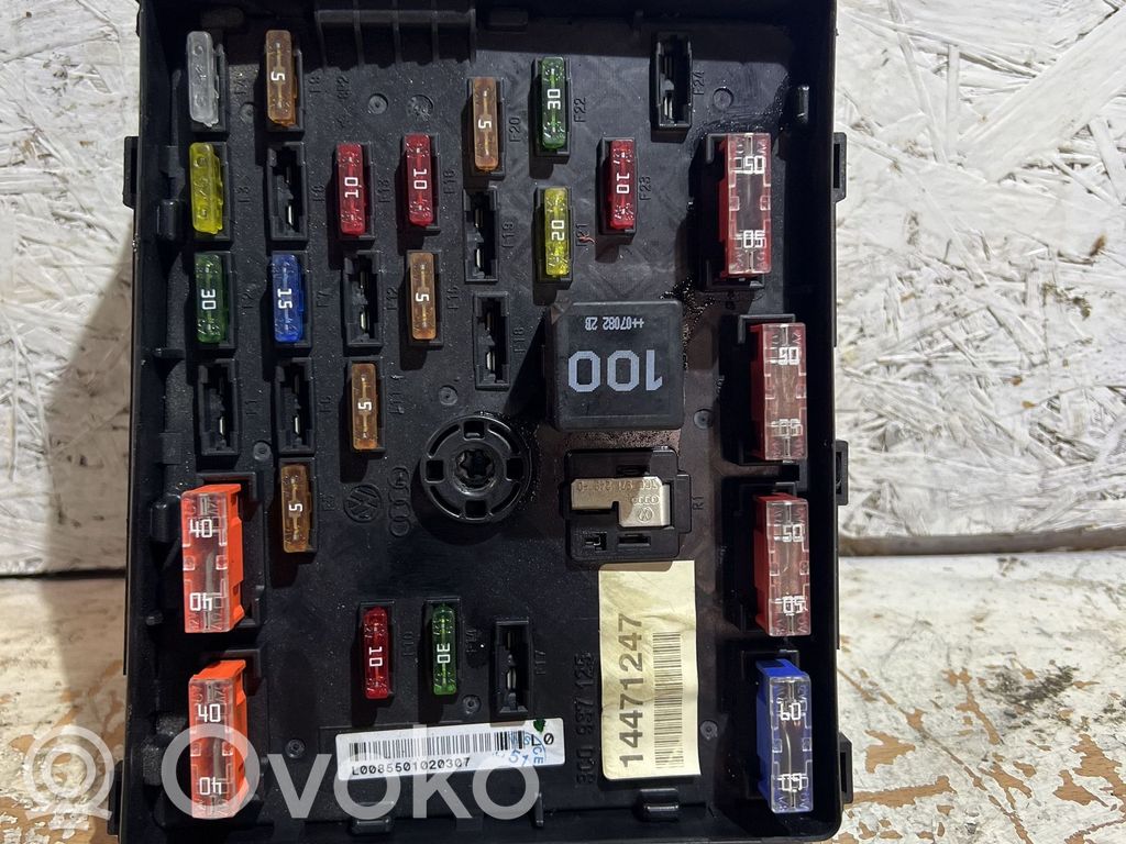 Volkswagen PASSAT B6 Fuse module 