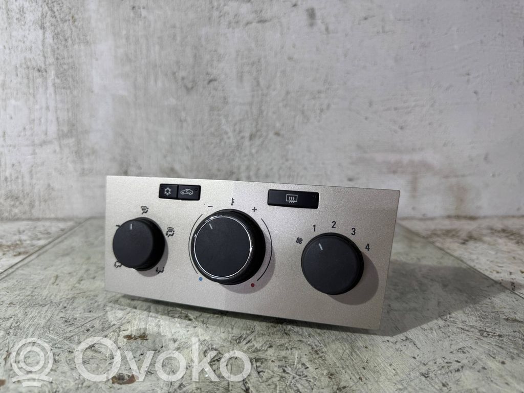 Opel Astra H Climate control unit 