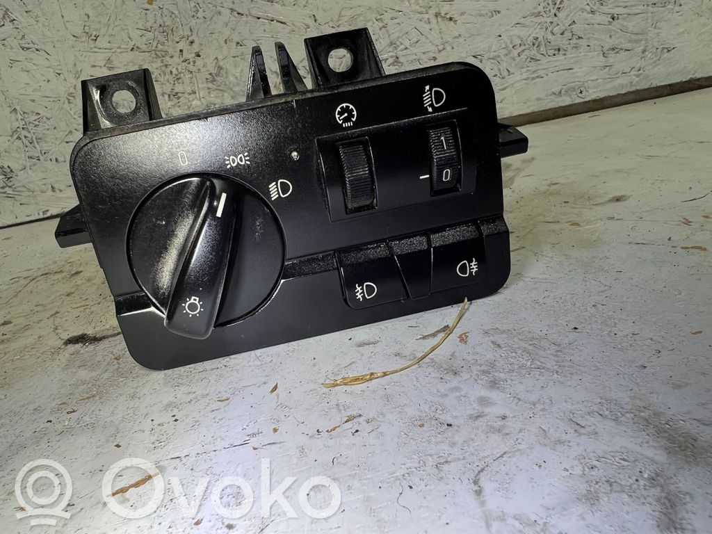 Light switch   6901429