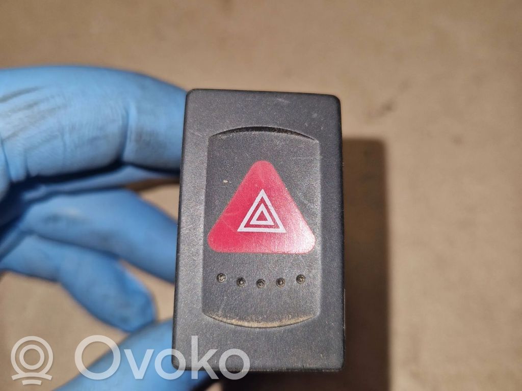Volkswagen PASSAT B5.5 Hazard light switch 