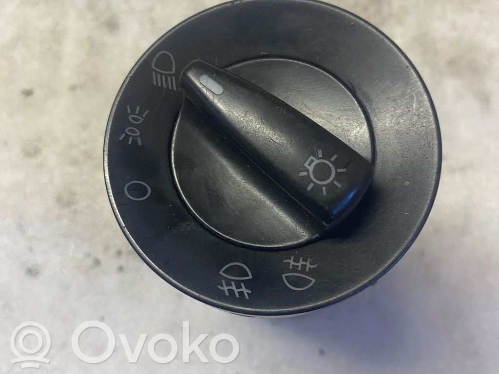 Volkswagen PASSAT B5.5 Light switch 