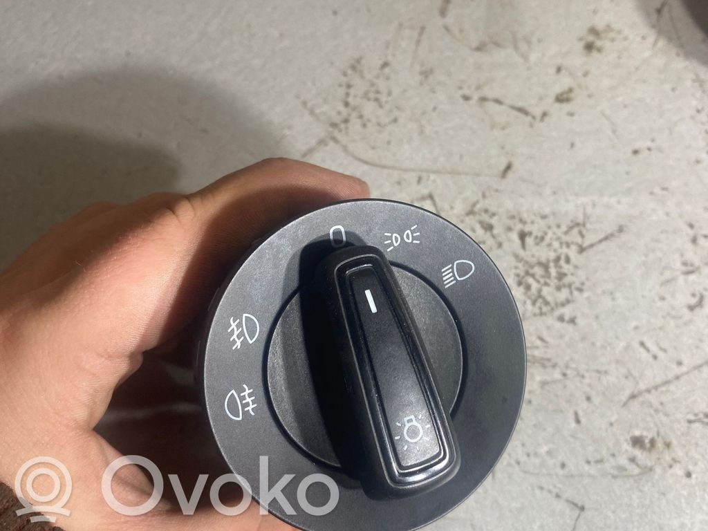 Skoda Fabia Mk3 (NJ) Interruptor de luz 