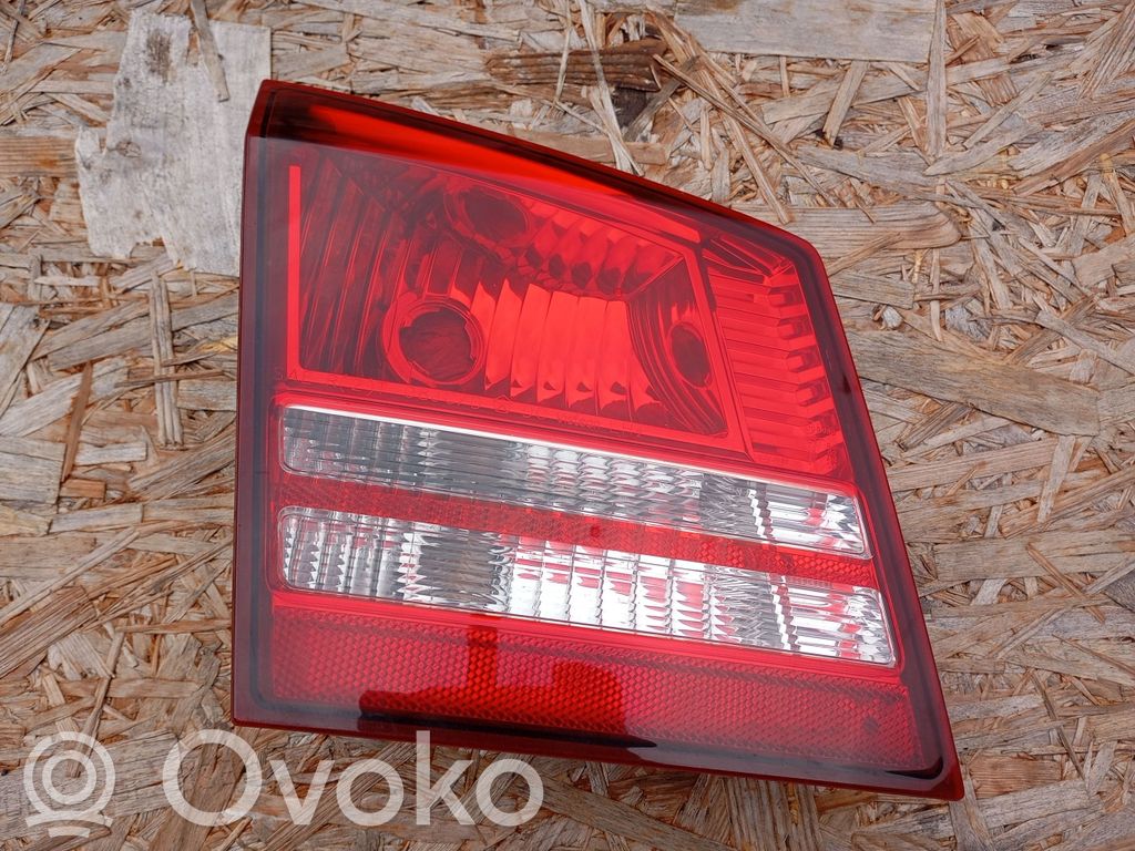 Dodge Journey Lampă spate în capacul portbagajului 