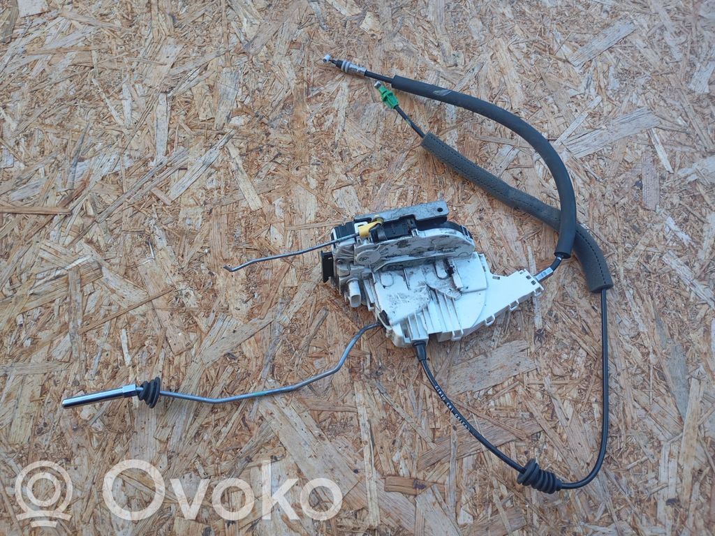 Fiat Freemont Priekšpusē slēdzene 