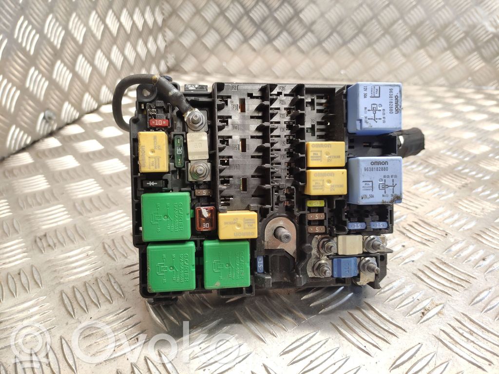 Peugeot 308 Fuse module 