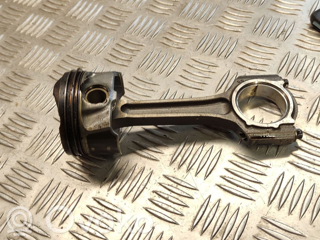 Ford Fiesta Piston with connecting rod 