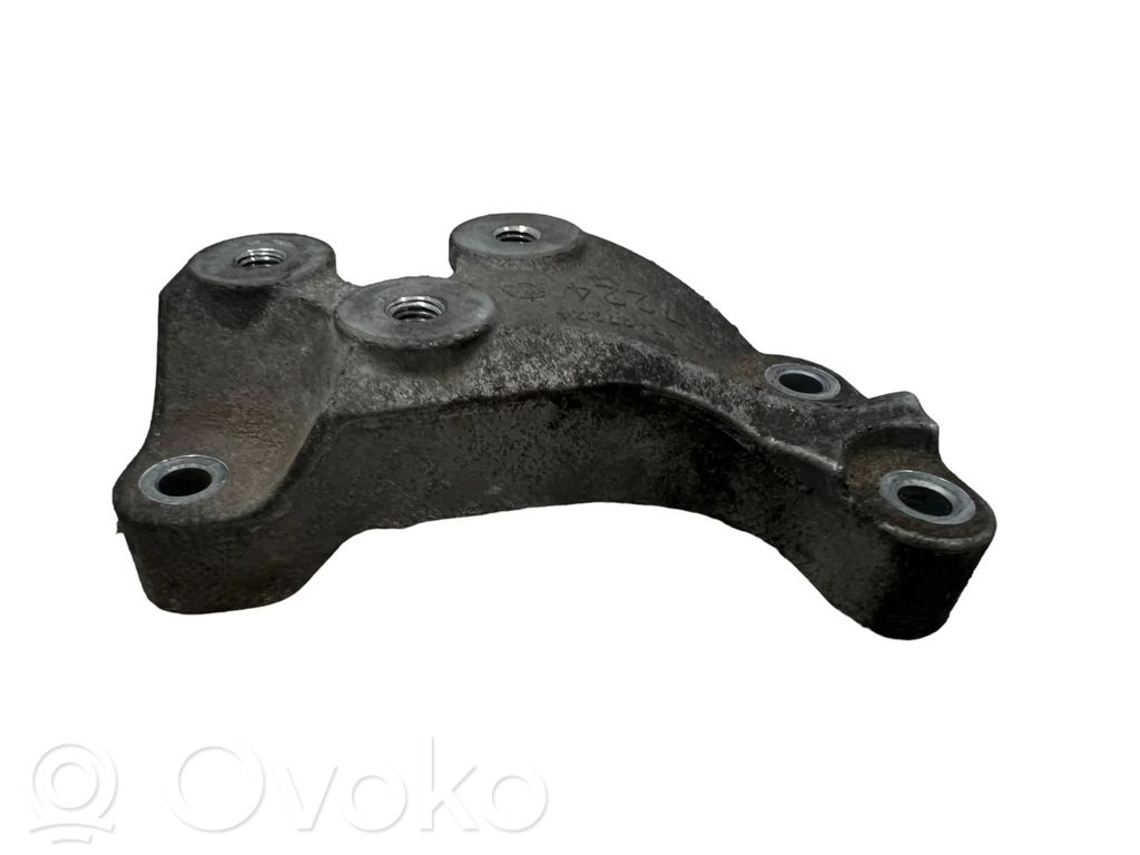 Opel Corsa E Engine mounting bracket 