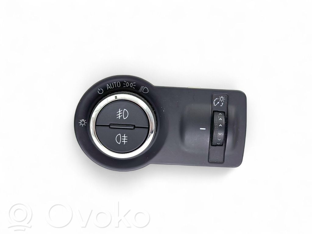 Opel Astra J Light switch 