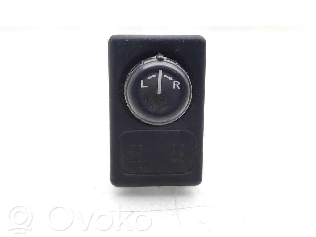 Wing mirror switch