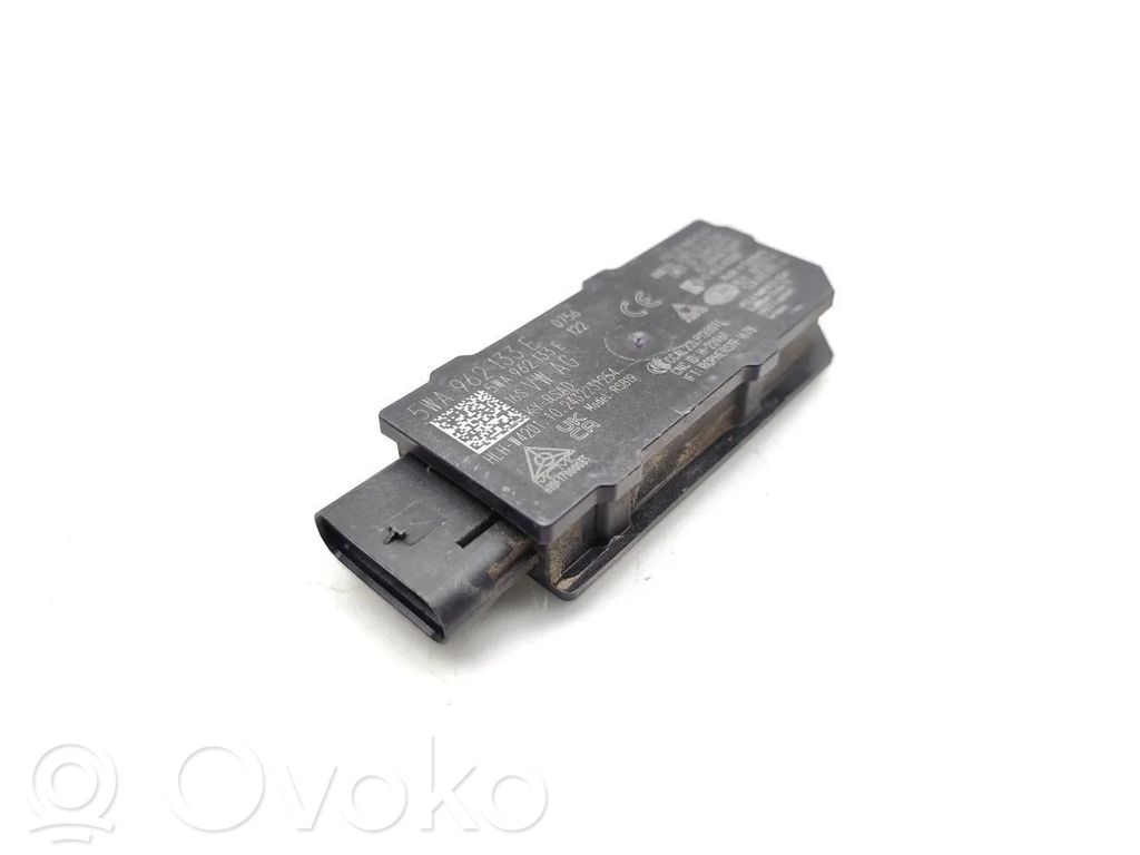 Skoda Enyaq iV Interior comfort aerial antenna 
