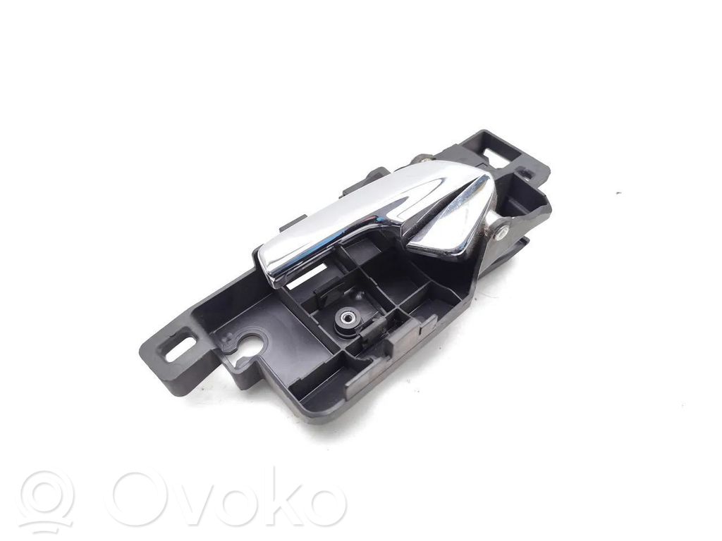 Manecilla interna puerta delantera   6M21U22601AE