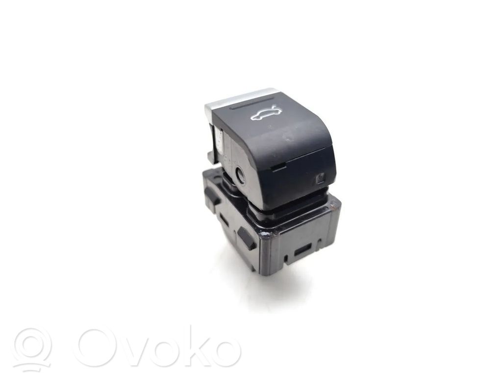Audi Q4 e-tron Tailgate opening switch 