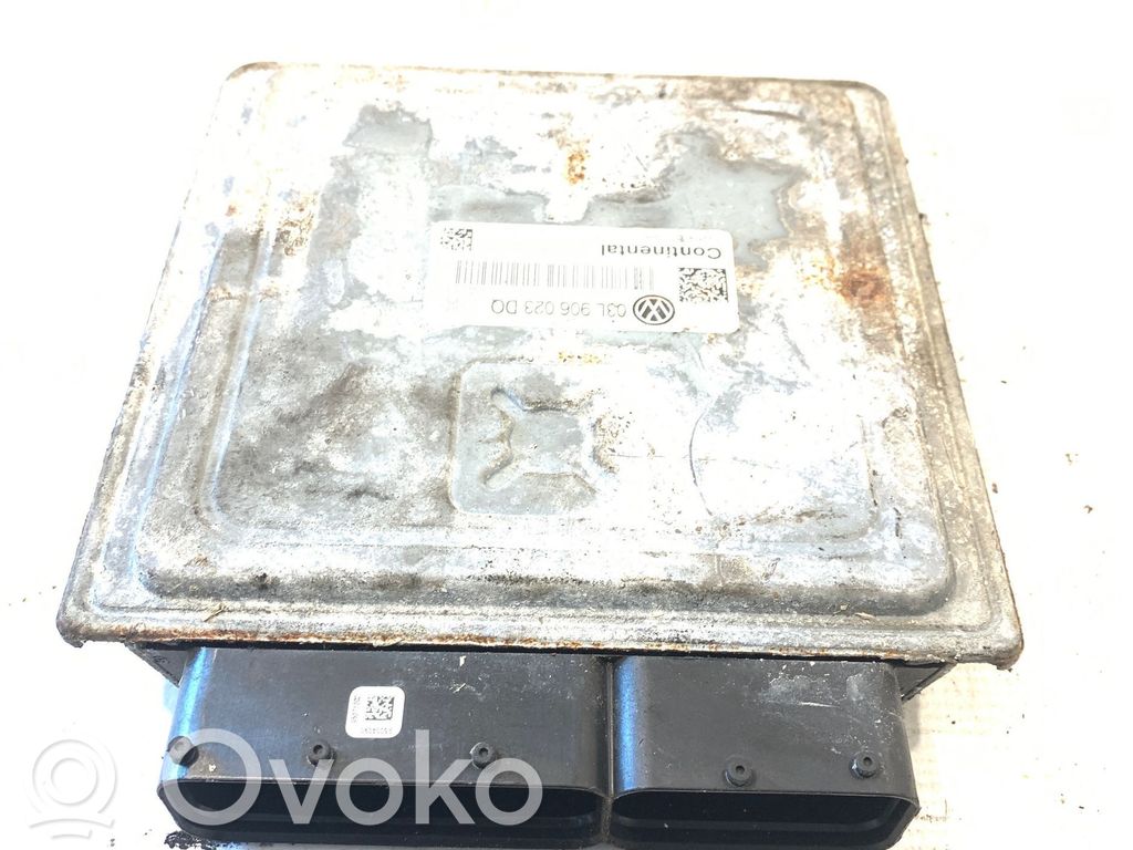 Volkswagen Golf VI Engine control unit/module 