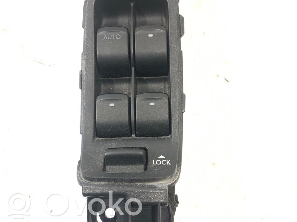 Subaru Legacy Electric window control switch 