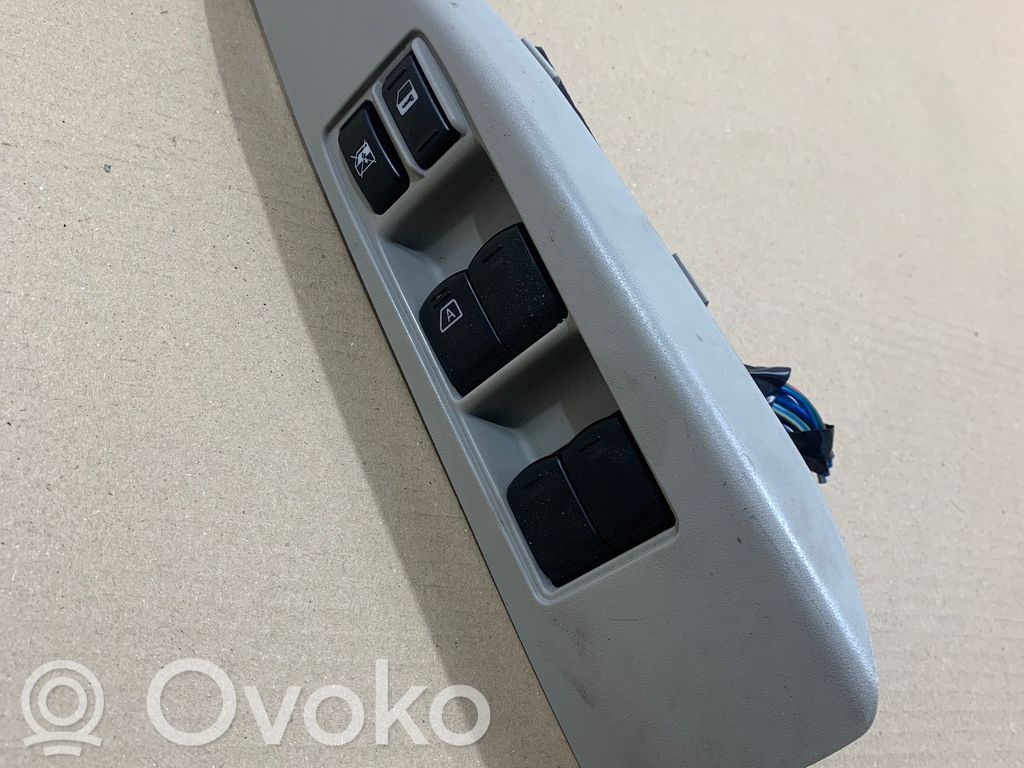 Subaru Outback Electric window control switch 