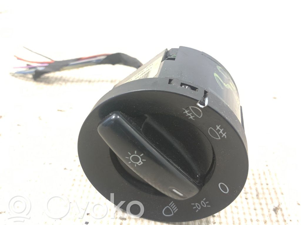 Volkswagen Touran I Light switch 