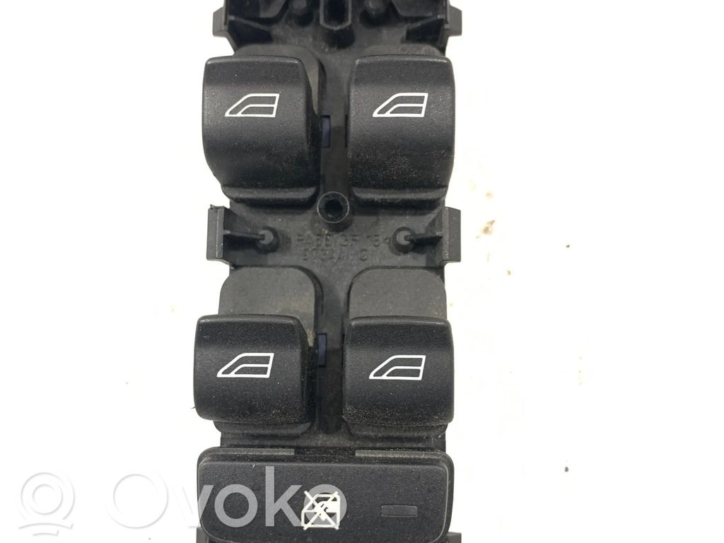 Land Rover Freelander 2 - LR2 Electric window control switch 