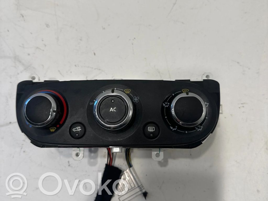 Renault Clio IV Climate control unit 