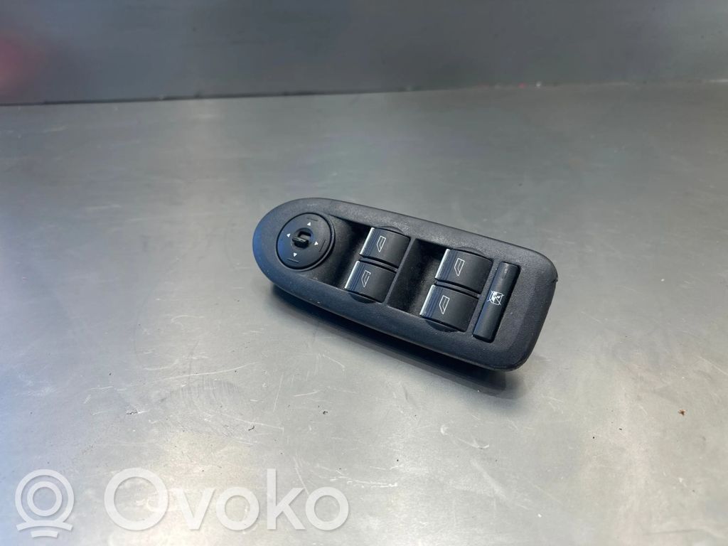 Ford C-MAX I Electric window control switch 