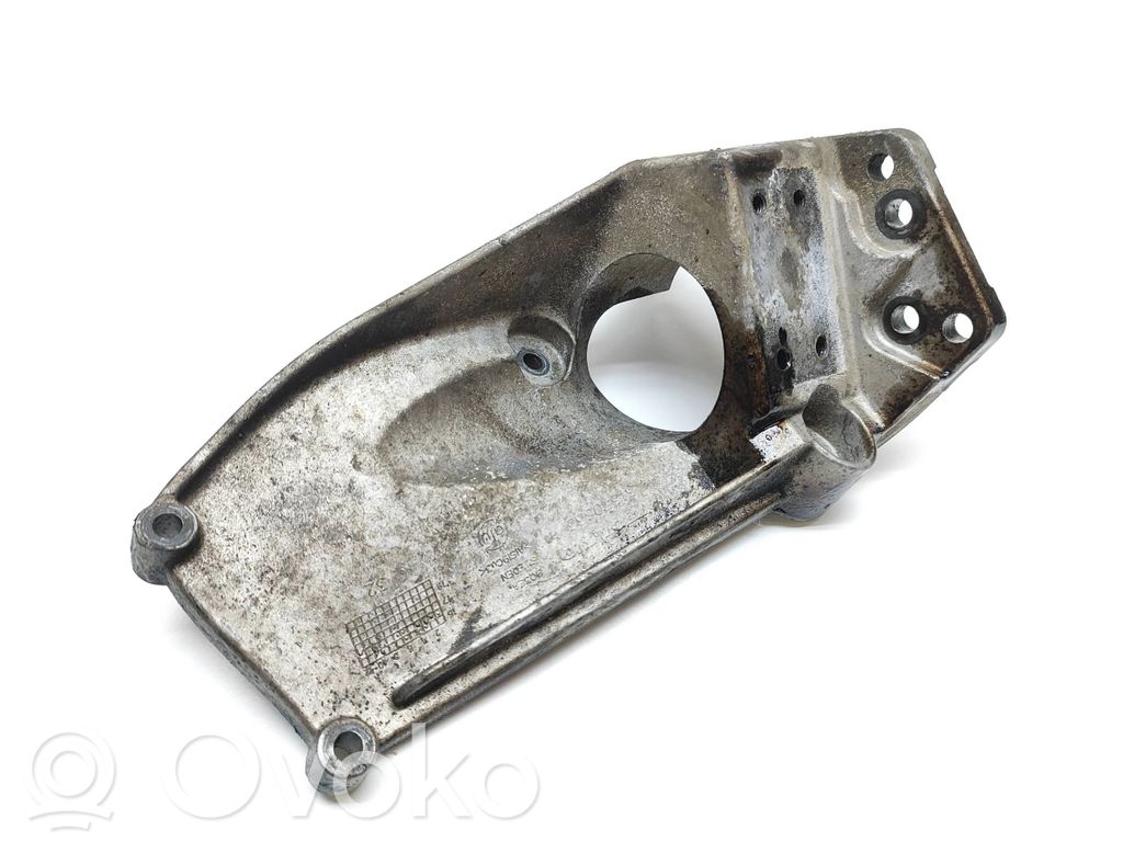 Volvo S90, V90 Gearbox mounting bracket 