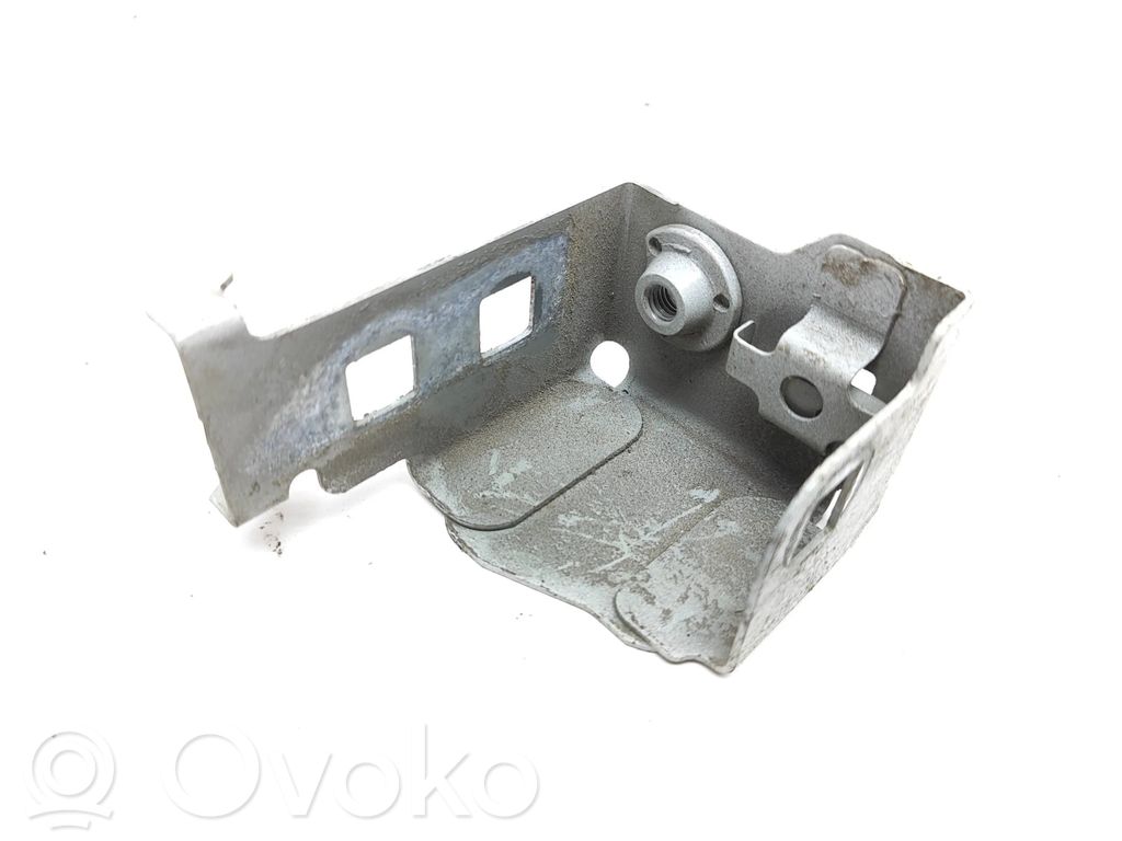 Uchwyt / Mocowanie błotnika przedniego   622350041R