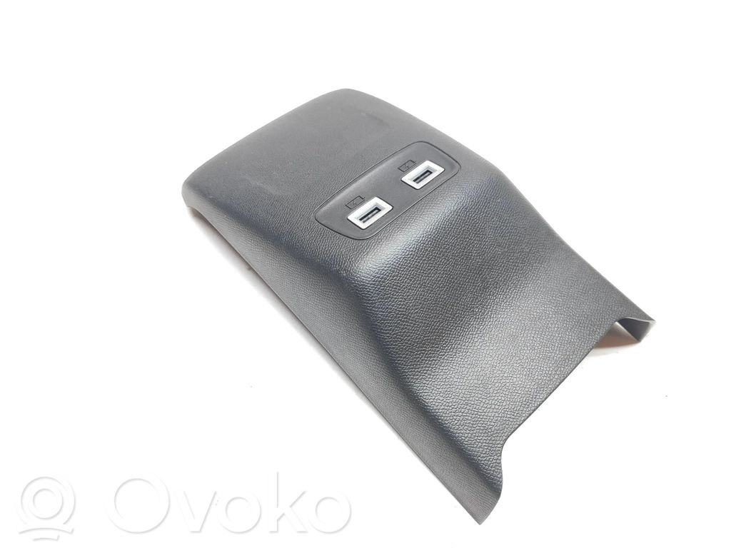 Peugeot 208 II USB socket connector 