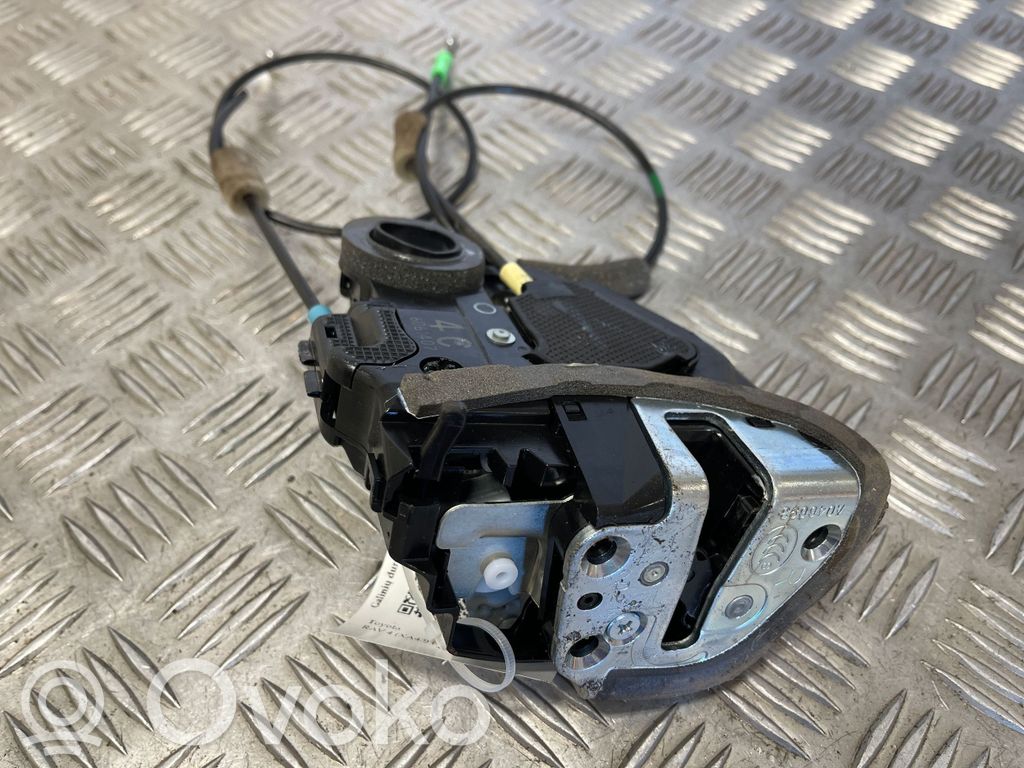Toyota RAV 4 (XA40) Rear door lock 