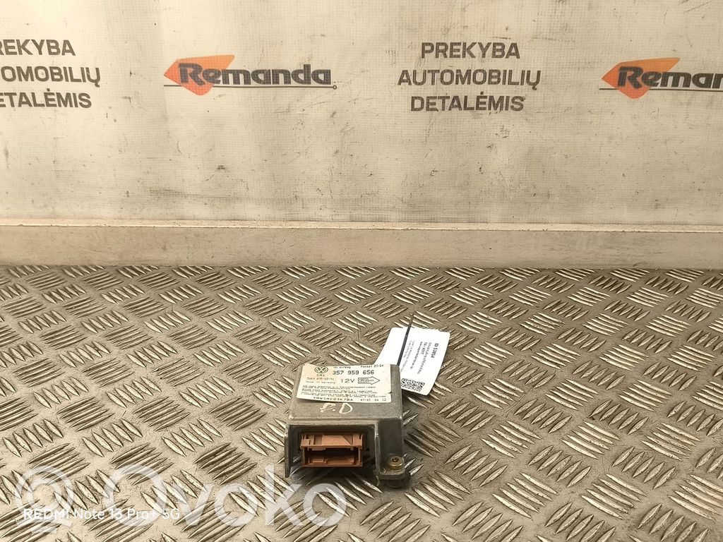 Volkswagen PASSAT B4 Airbag control unit/module 