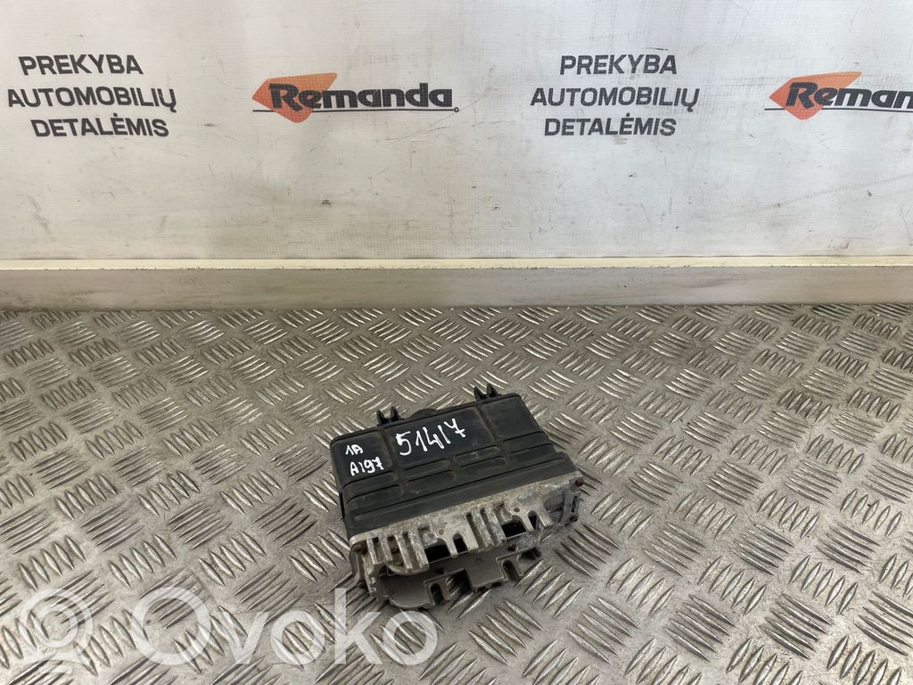 Volkswagen Golf III Engine control unit/module 