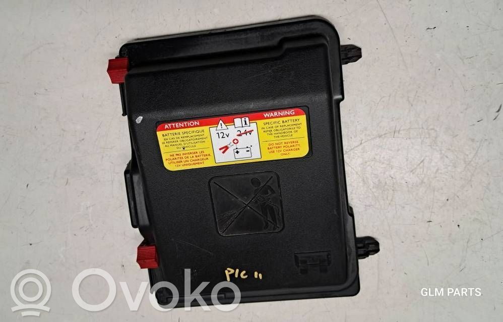 Citroen C4 II Picasso Fuse box cover 