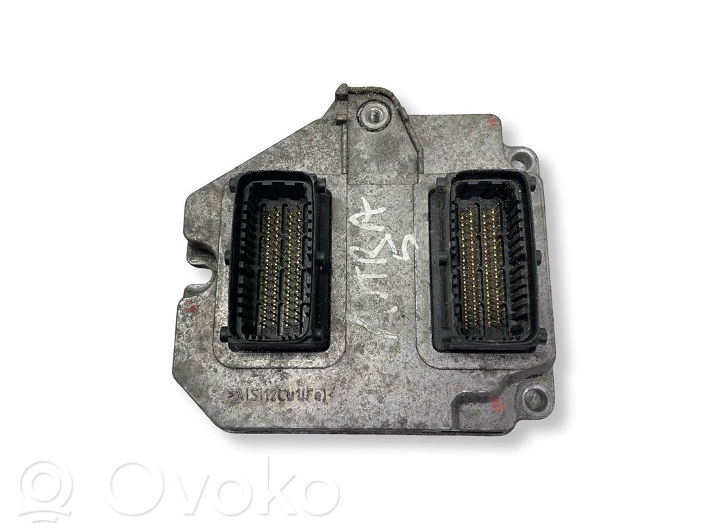 Opel Vectra C Engine control unit/module 
