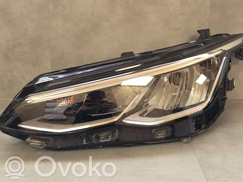Volkswagen Golf VIII Lampa przednia 