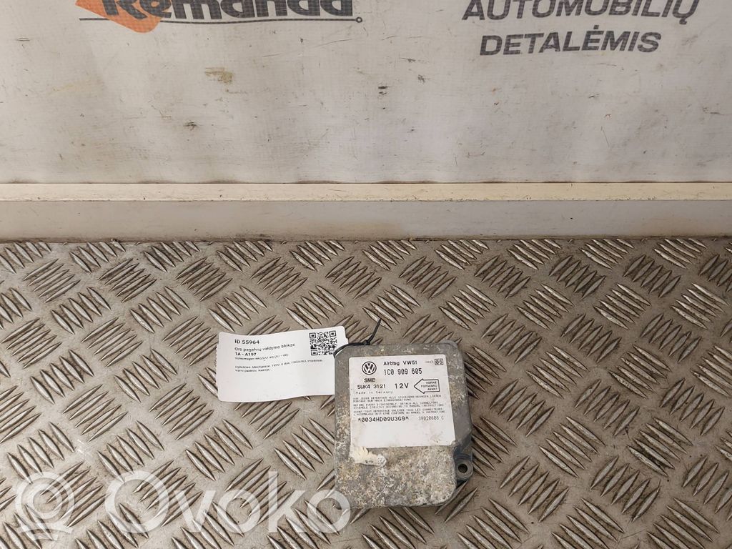 Volkswagen PASSAT B5 Airbag control unit/module 