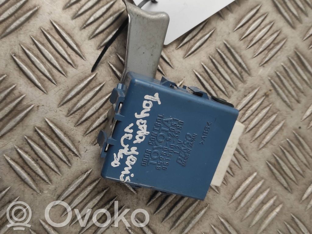 Toyota Yaris Door control unit/module 