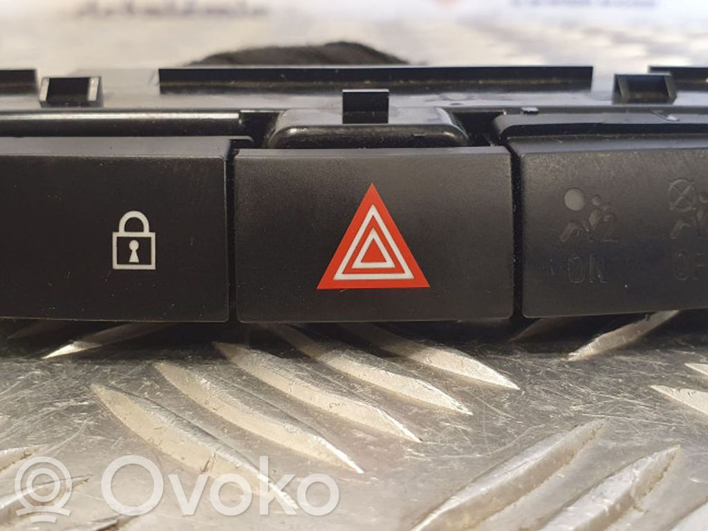 Opel Insignia A Hazard light switch 