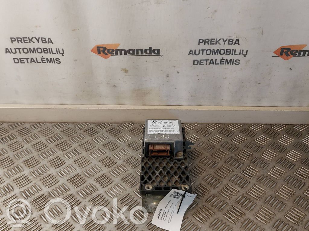 Volkswagen PASSAT B4 Airbag control unit/module 