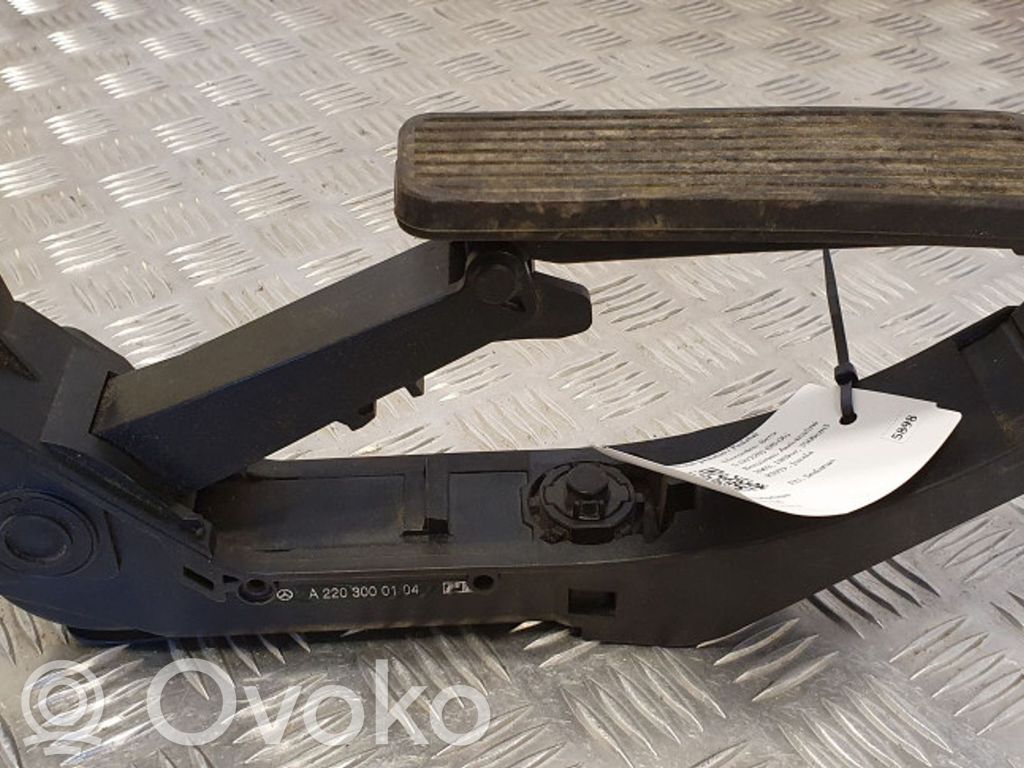 Pedał gazu / przyspieszenia   A2203000104