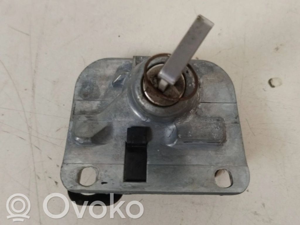 Volvo S60 Zamek tylnej klapy bagażnika 