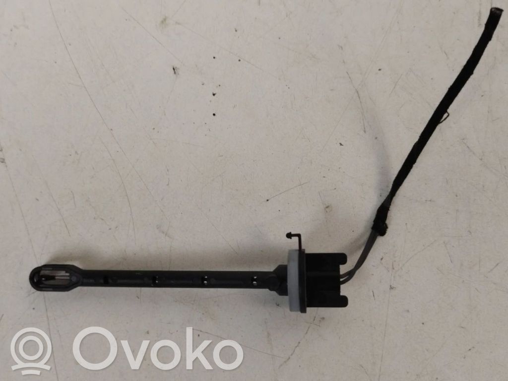 Interior temperature sensor   69681759,104119448