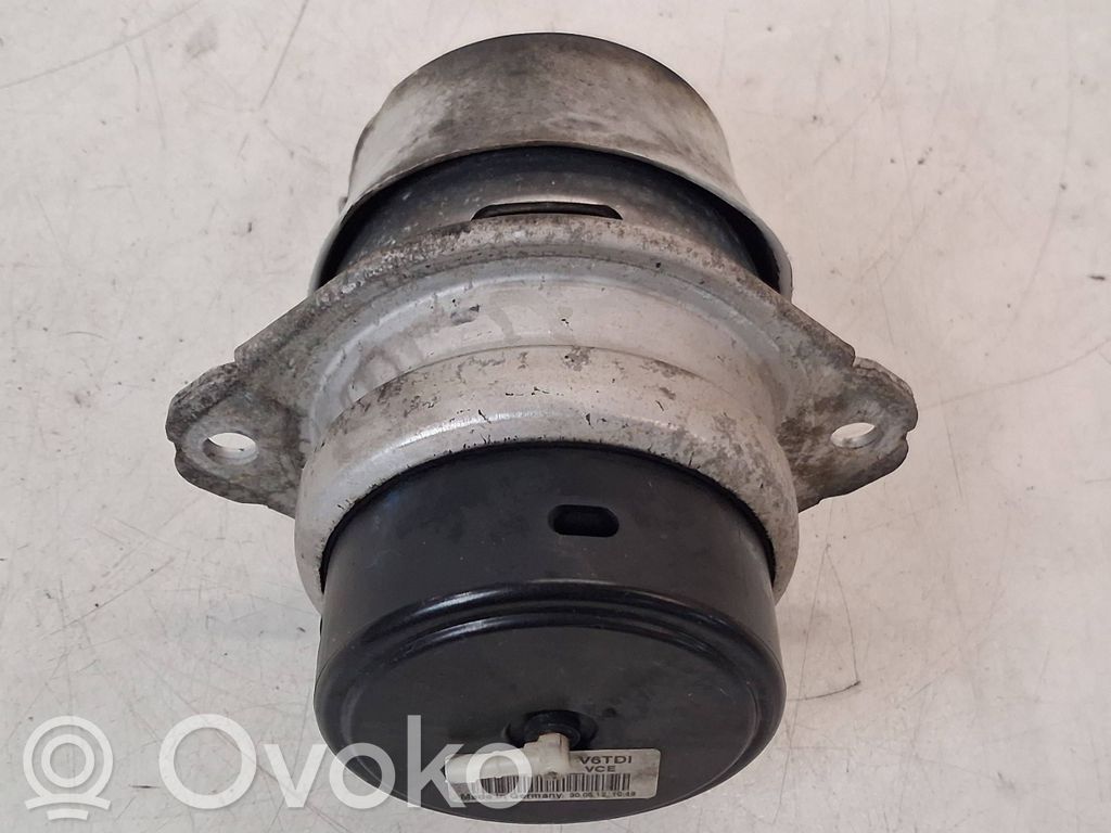 Audi Q7 4L Engine mount bracket 